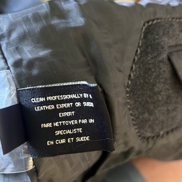 Saks - Picture 11 of 13